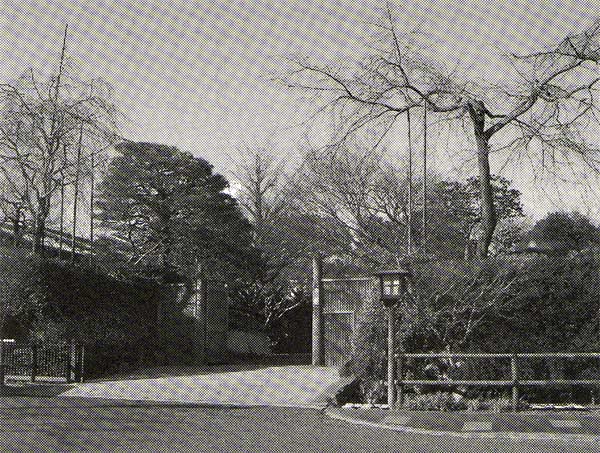 【写真】京都・嵐山の川沿いに建つ京都吉兆嵐山本店