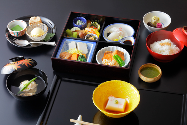 KYOTO KITCHO Shokado Boxed Lunch TUBAKI